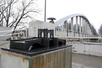 Cast iron monument presenting Stone Bridge which was destroyed during II WW , but still is a strong symbol of Tartu https://arvamus.postimees.ee/3970703/postimees-1995-aastal-tartu-kivisilla-hind-on-vahenenud-ule-kuue-korra