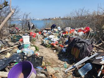 Household Waste Found on the Shore © Teodora Tănase