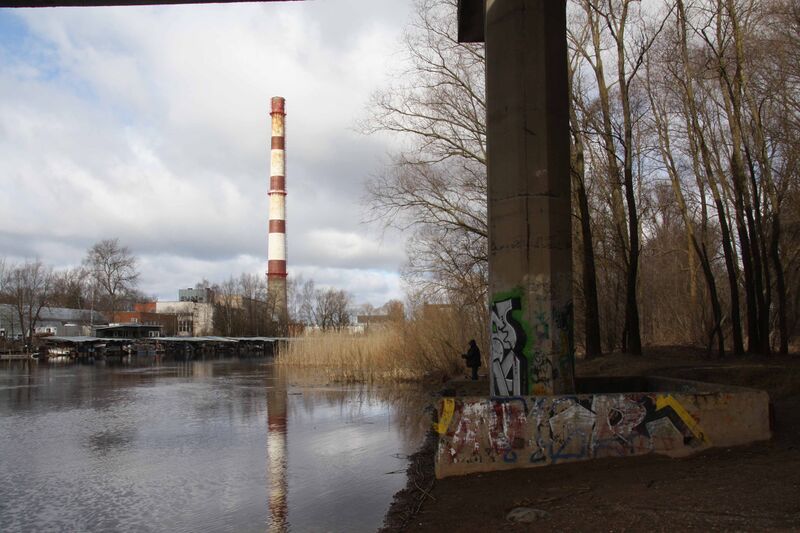 File:2 View on old factory Joe Port from Sopruse bridge .JPG